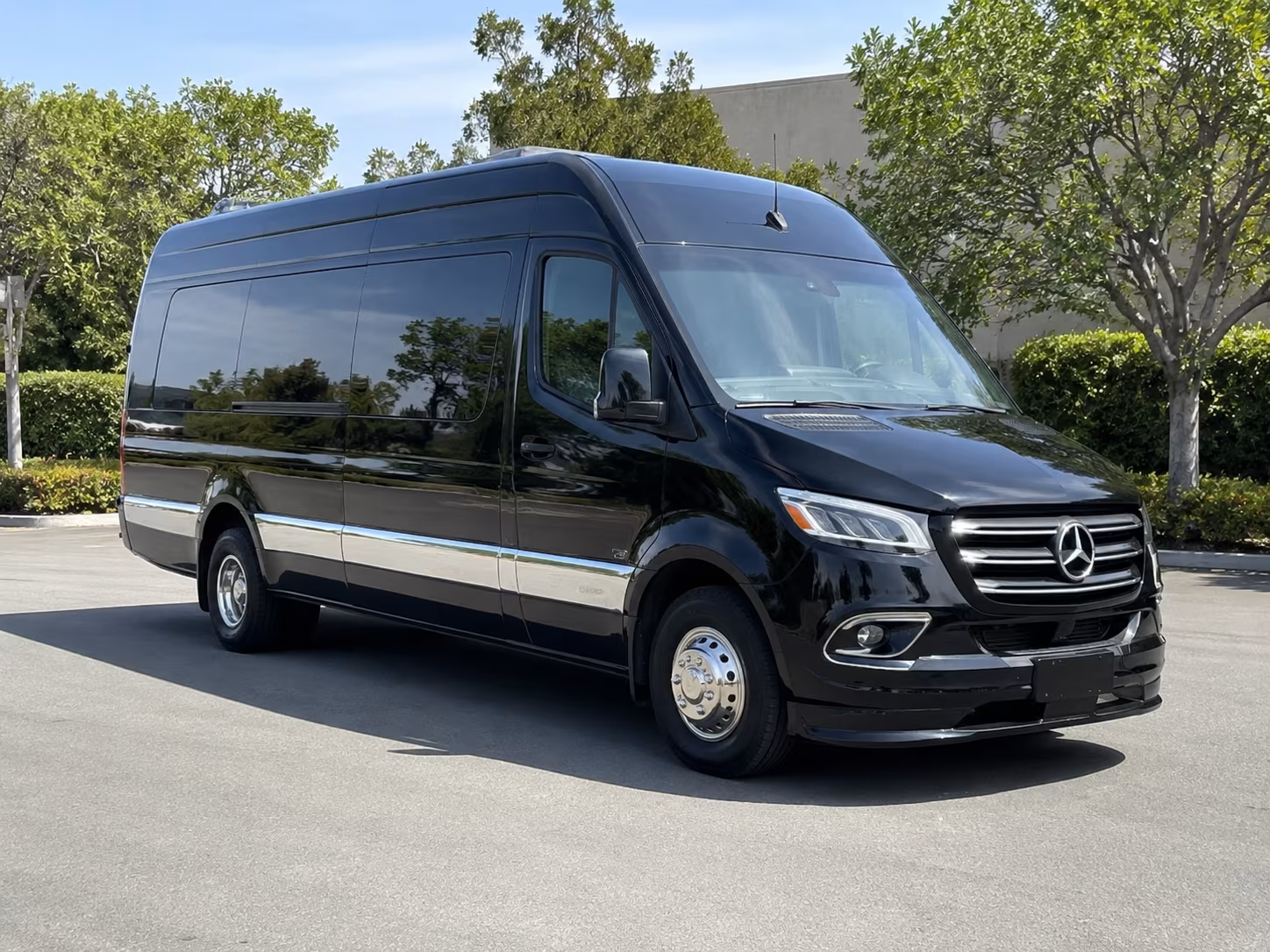 Rent a Bus to Pearl Street Mall Bar-Hop & Pub-Crawl Bus Rental